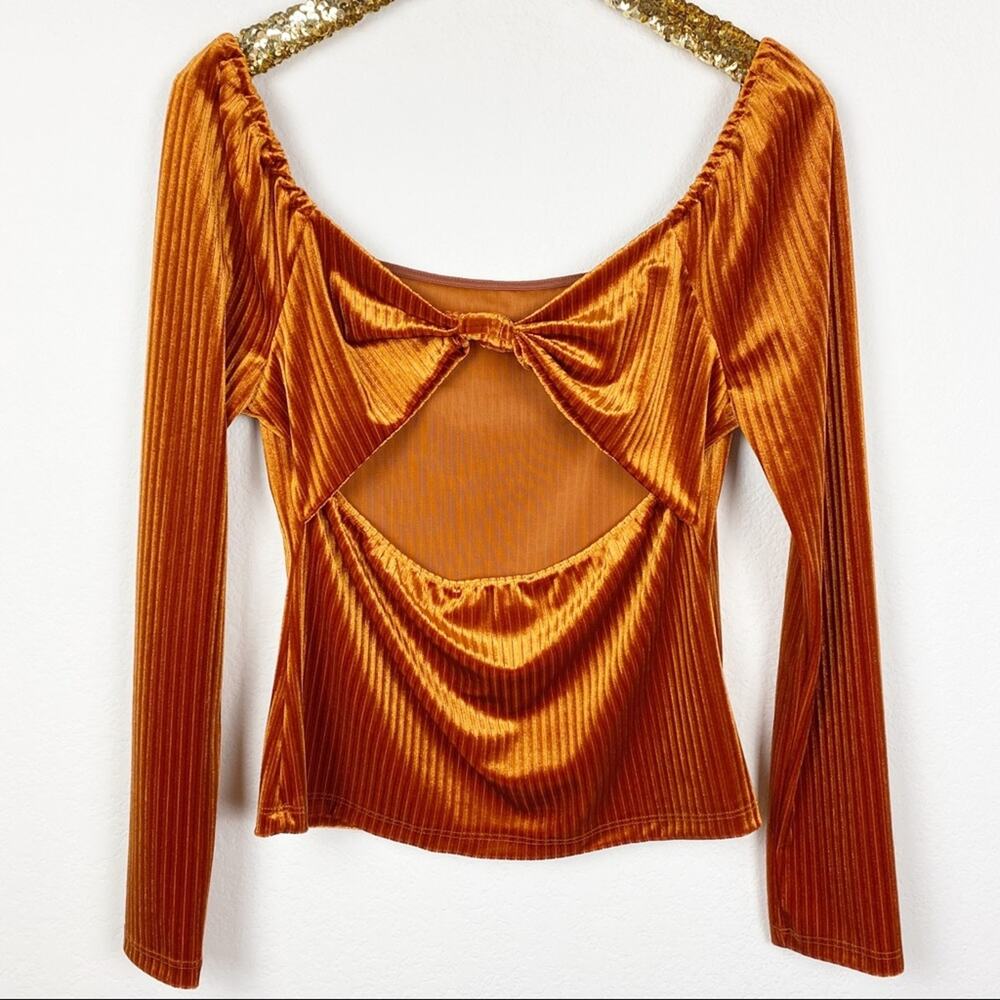 All In Favor • Long Sleeve Cutout Ribbed Top - Picture 7 of 12